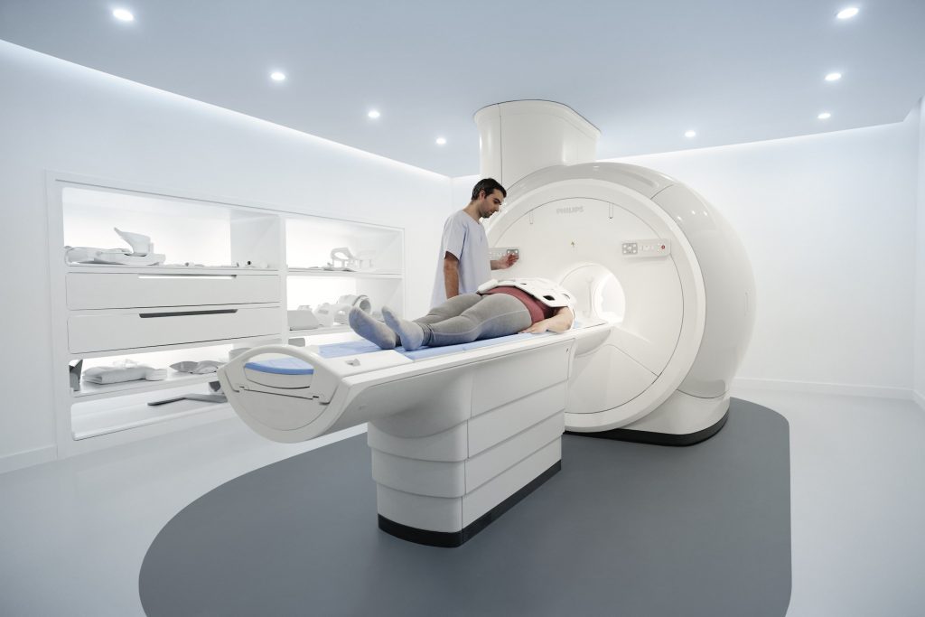 Magnamed Rezonanta magnetica IRM moldova Chisinau pret accesibil philips ingenia ambition 1.5t